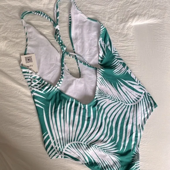 CUPSHE WOMENS SWIMSUIT💚🤍💚New with tags - Picture 8 of 9